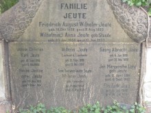 Bildinhalt: Auch die Kaufmannswitwe Melanie Jeute, geborene Kniesche (14.5.1889-26.10.1945), hat im Familiengrab Jeute ihre letzte Ruhesttte gefunden, unmittelbar neben der Familiengrabsttte Th. Kniesche.