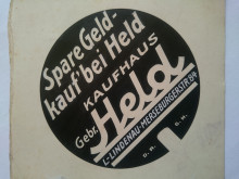 Bildinhalt: Werbung der Fa. Kaufhaus Gebr. Held, Leipzig-Lindenau, Merseburger Straße 84
