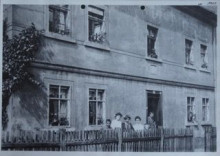 Bildinhalt: Das alte Wohnhaus Felsenkellerstr. 10 im Jahre 1920.