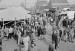 Leipziger Kleinmesse, Blick auf das Schaustellergelände 1952, im Hintergrund das Verwaltungsgebäude Cottaweg 5. Quelle: Deutsche Fotothek, CC BY-SA 3.0 de