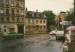 Ltzner Strae 54: ehem. Restaurant zum Rosenkranz, Zustand 1992; Foto Peter W. Die Eingangstreppe ist bereits fr die Verbreiterung der Ltzner Strae abgerissen worden. Dem Haus fehlt der Zugangsbereich. Stadtauswrts ist der Tordurchgang zur Schmiede Siemon zu sehen, daneben ein Ladengeschft fr Kraftfahrzeug-Ersatzteile.